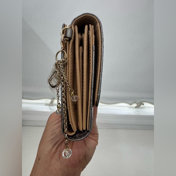 Pinky & Dianne NWOT, Spacious spacious Silver n Tan Long  Wallet with Charm - Picture 7 of 11